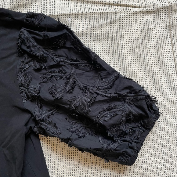 Chicos 3D Floral Applique Sleeve Tee V-Neck Black - Picture 11 of 12